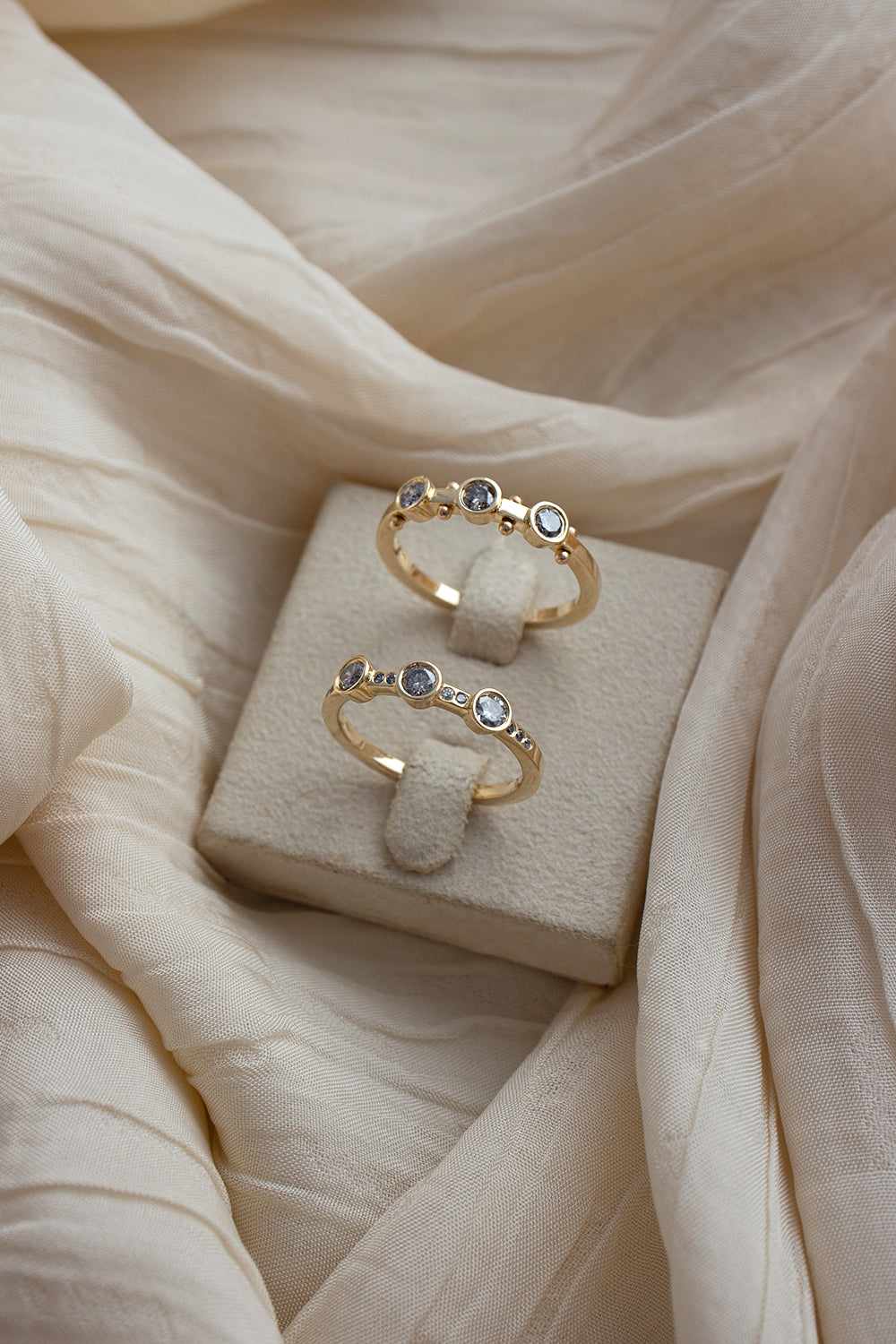 In Stock | 3-Stone Grey Diamond Koemi Ring