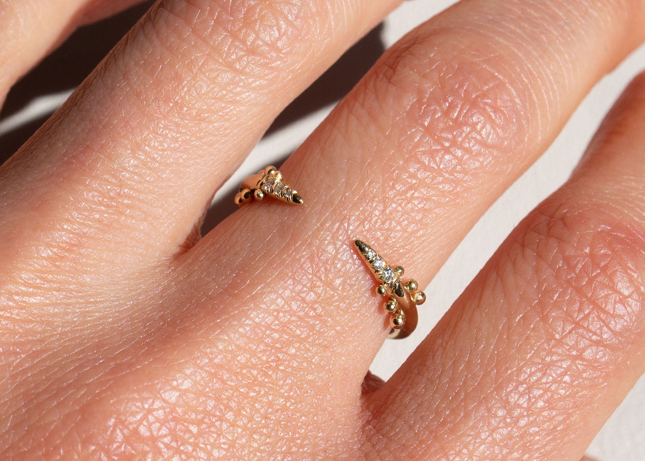 White Diamond Kuli Ring – M. Hisae