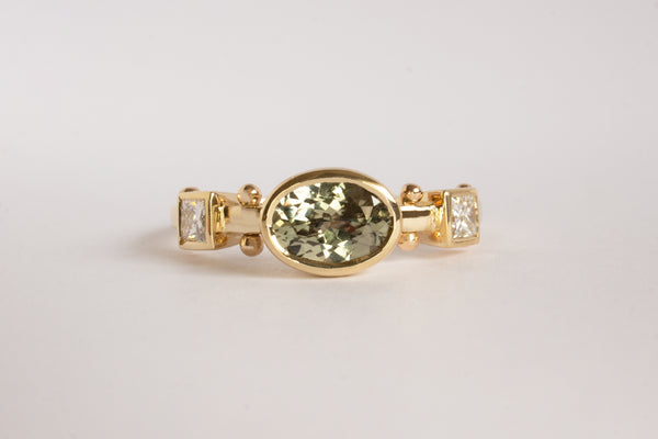 Kaori Ring No.3 - Oval Color-Change Green Montana Sapphire